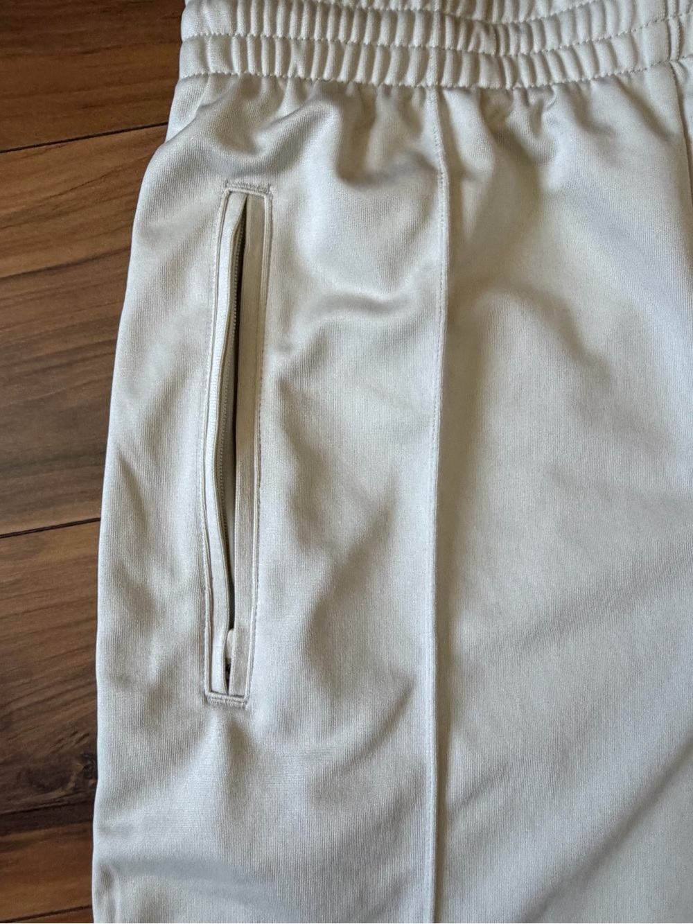 JW Anderson & Uniqlo Cream Wide-Leg Track Pants - Picture 3 of 12